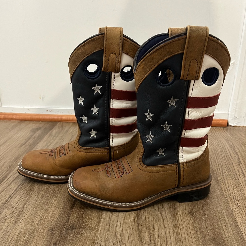 Boys size 13D Cody James American Flag cowboy boots